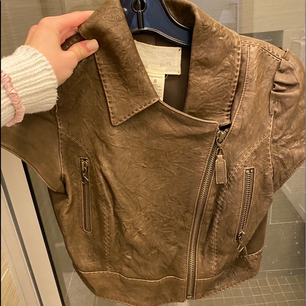 Super cute sleeveless leather jacket